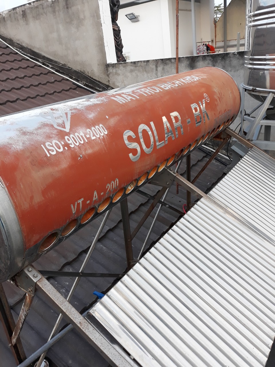 Sửa Máy Nước Nóng Năng Lượng Mặt Trời SOLAR BK