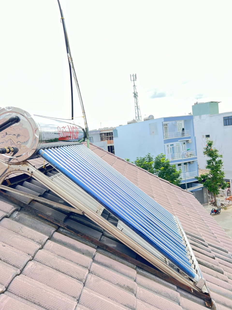Hướng Dẫn Tự Sửa Máy Nước Nóng Năng Lượng Mặt Trời – Bí Quyết Tăng Tuổi Thọ Thiết Bị