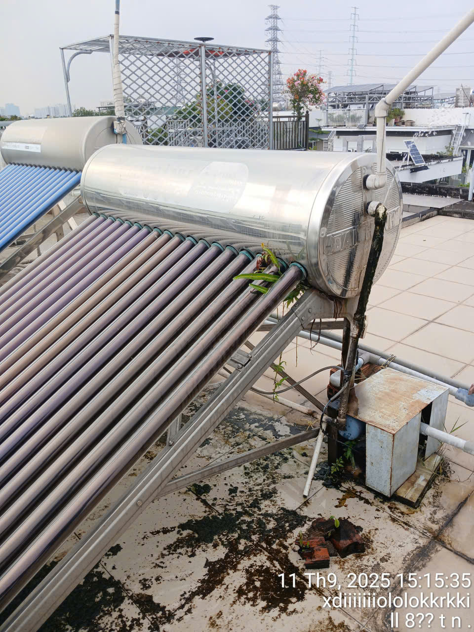 sửa rò rỉ nước máy nước nóng năng lượng mặt trời